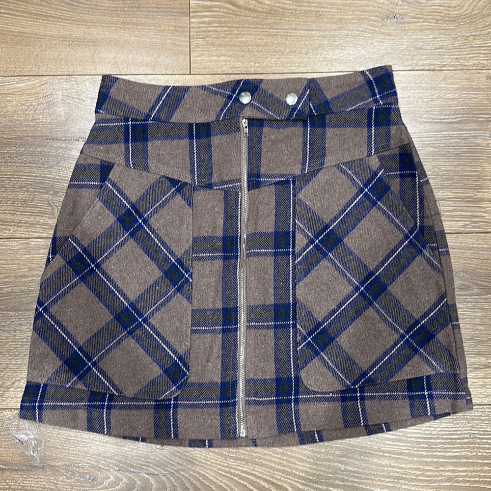 NWT Plaid front zipper mini skirt